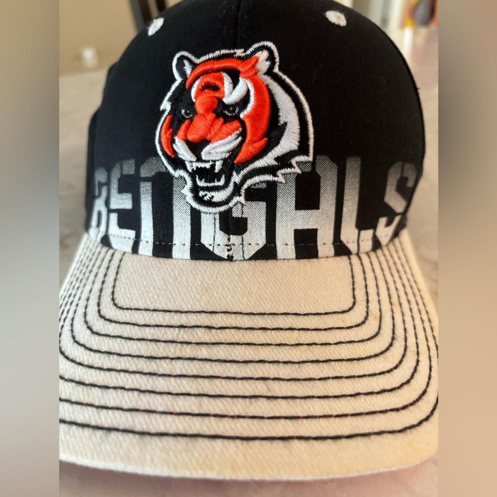 Cincinnati Bengals hat.